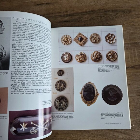 Baubles, Buttons and Beads. The Heritage of Bohemia by Sibylle Jargstorf. - Picture 4 of 8